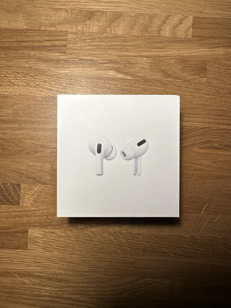 Apple AirPods Pro biały (MLWK3ZM/A) etui ładujące MagSafe