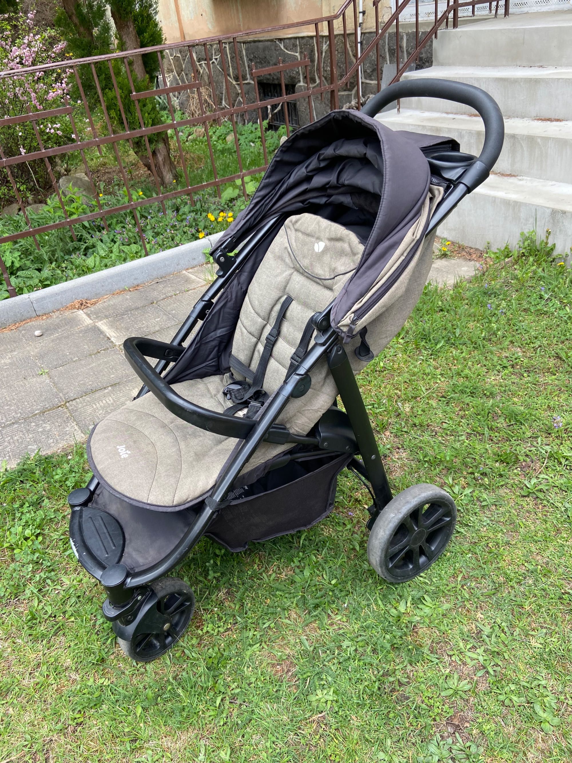 Sprzedam wózek, spacerówka Joie Litetrax 4