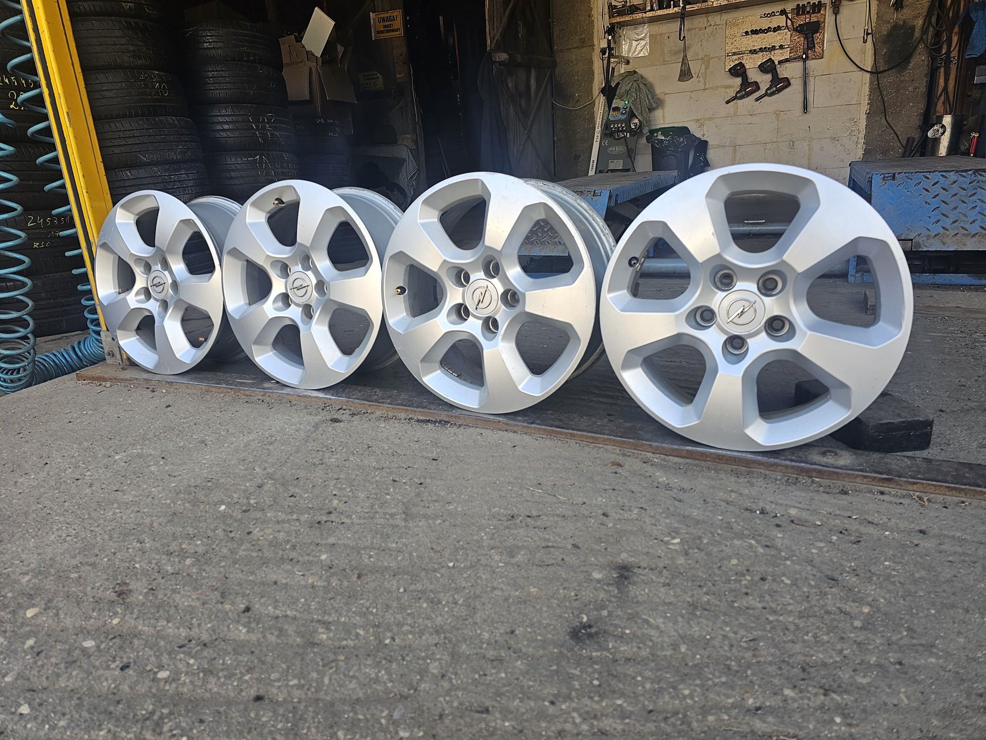 Felgi Aluminiowe Opel Meriva R16 5x110 ET37-6.5J