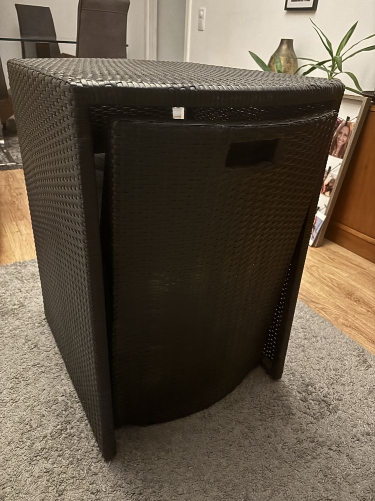 Mesa de exterior com duas cadeiras