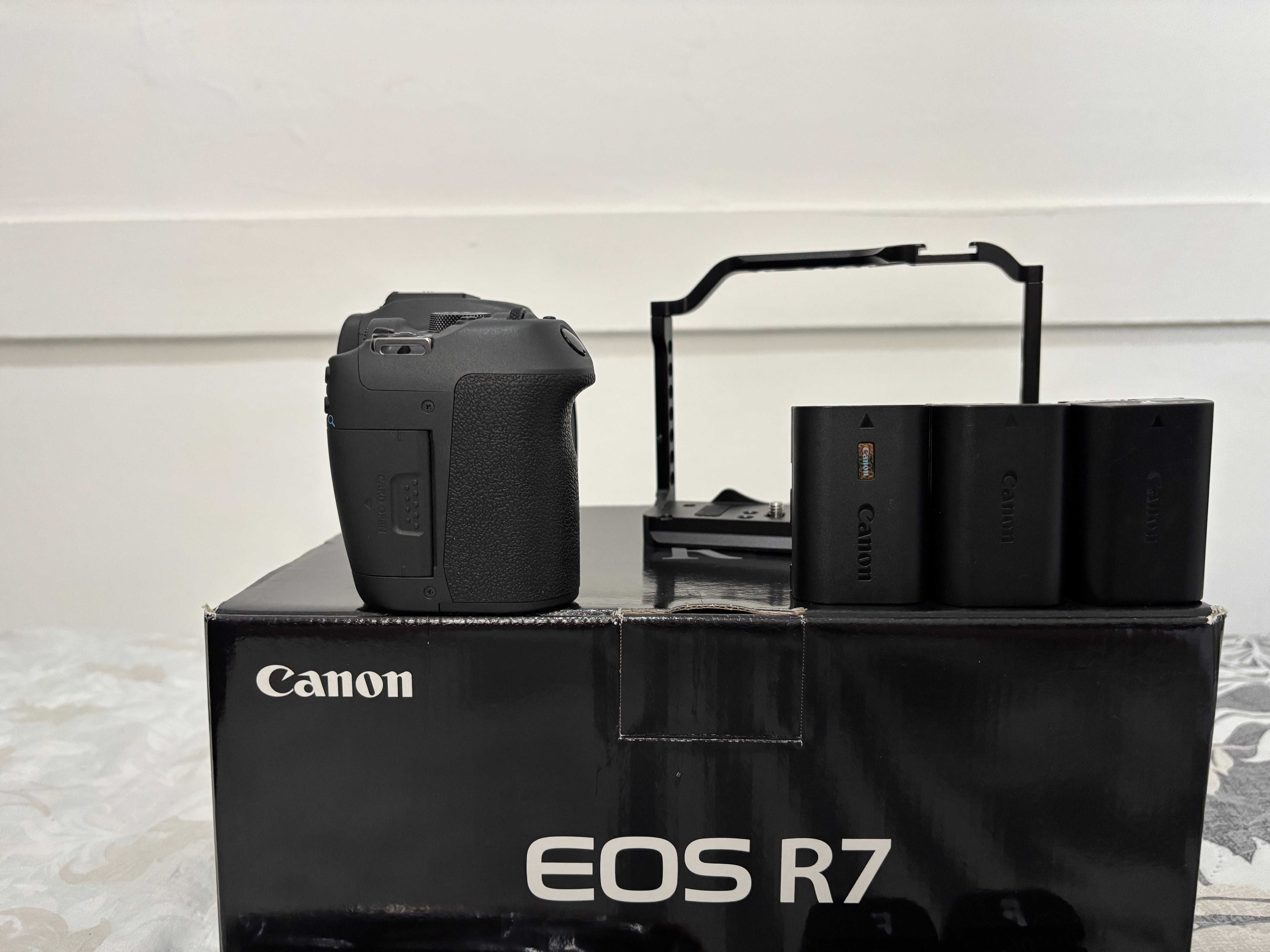 CANON EOS R7 c/ extras