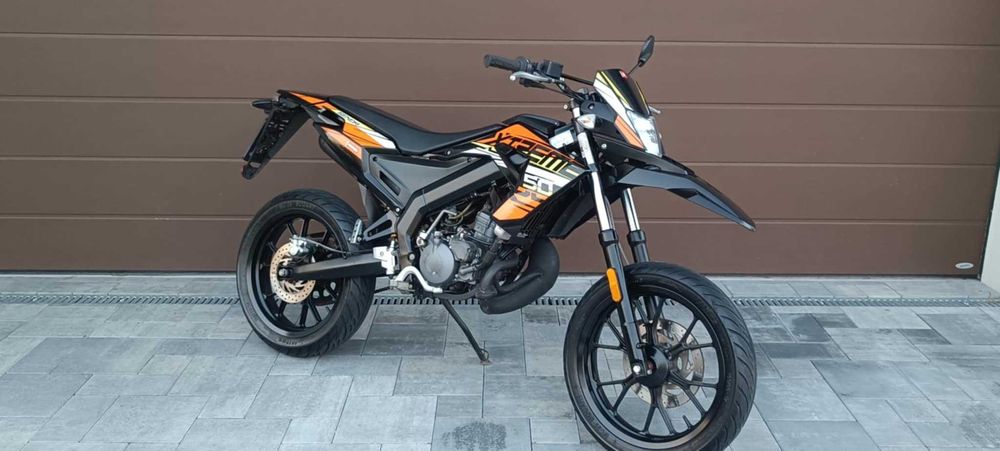 Derbi Senda DRD X-Treme SM 50 z 2020 roku z Austrii. Aprilia SX, Rieju