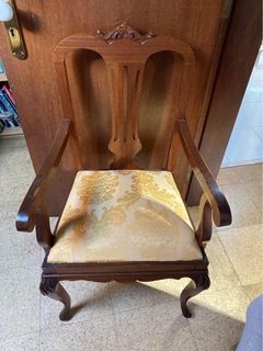 2 cadeirões Queen Anne.