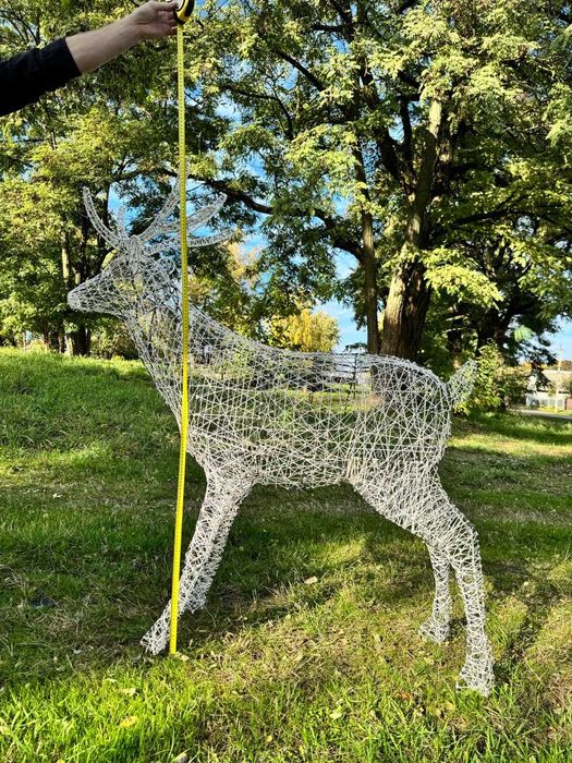 Вуличний новорічний олень