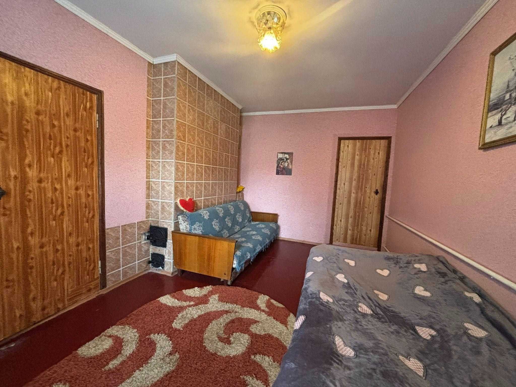 Продам частину одноповерхового будинку з окремим входом і невеликою