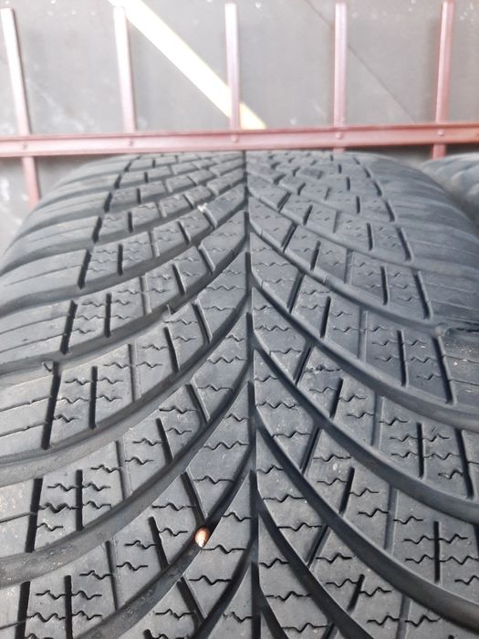 Продам резину 235 35 19