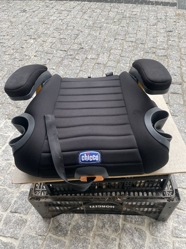 Cadeira elevatória da chicco Gofit plus com isofix de cor preta