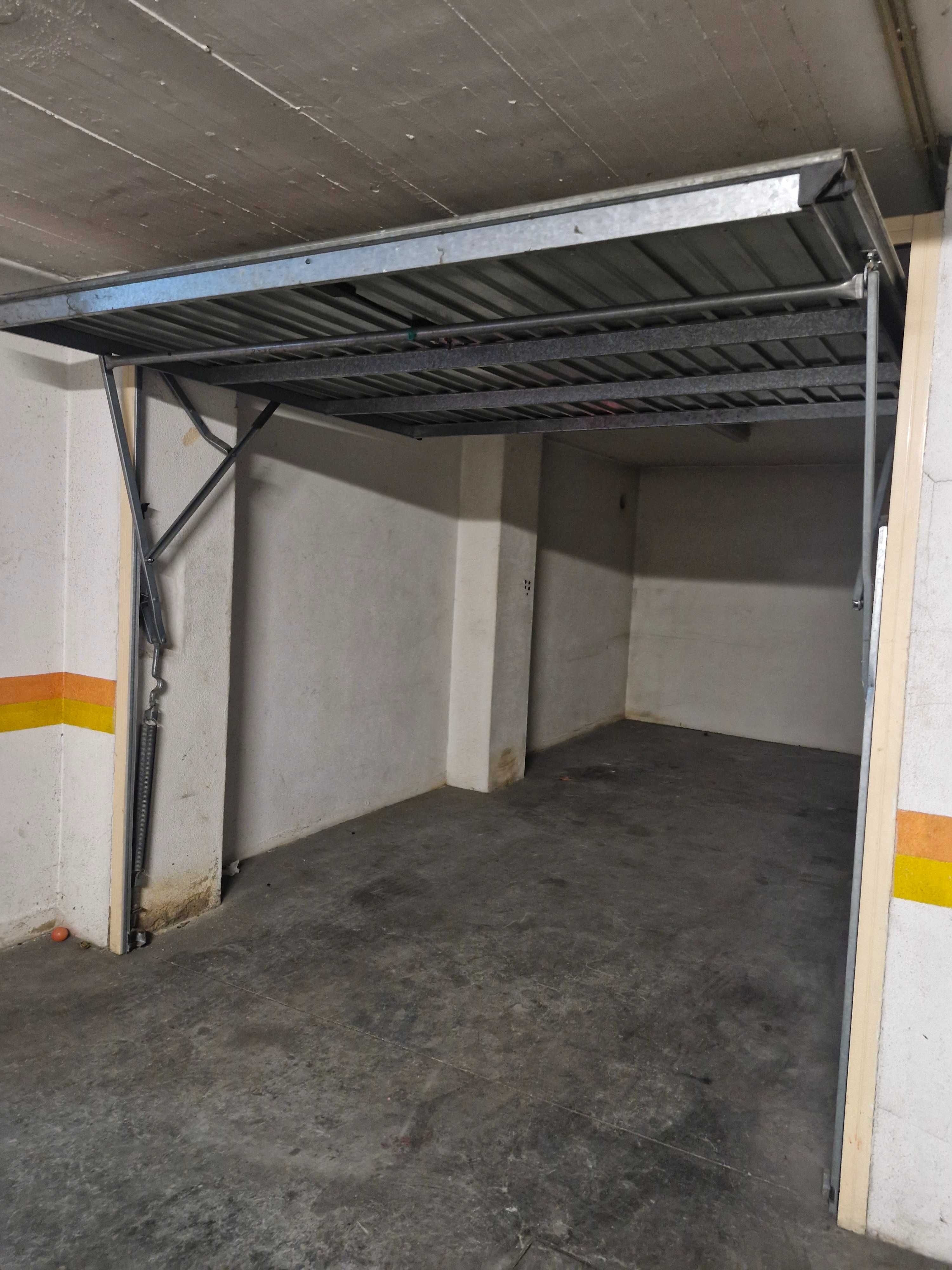 Aluguer garagem Brandoa
