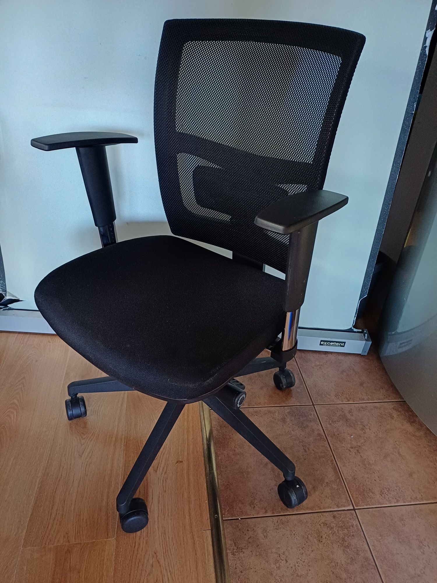Krzeslo obrotowe KHG solidne regulowane