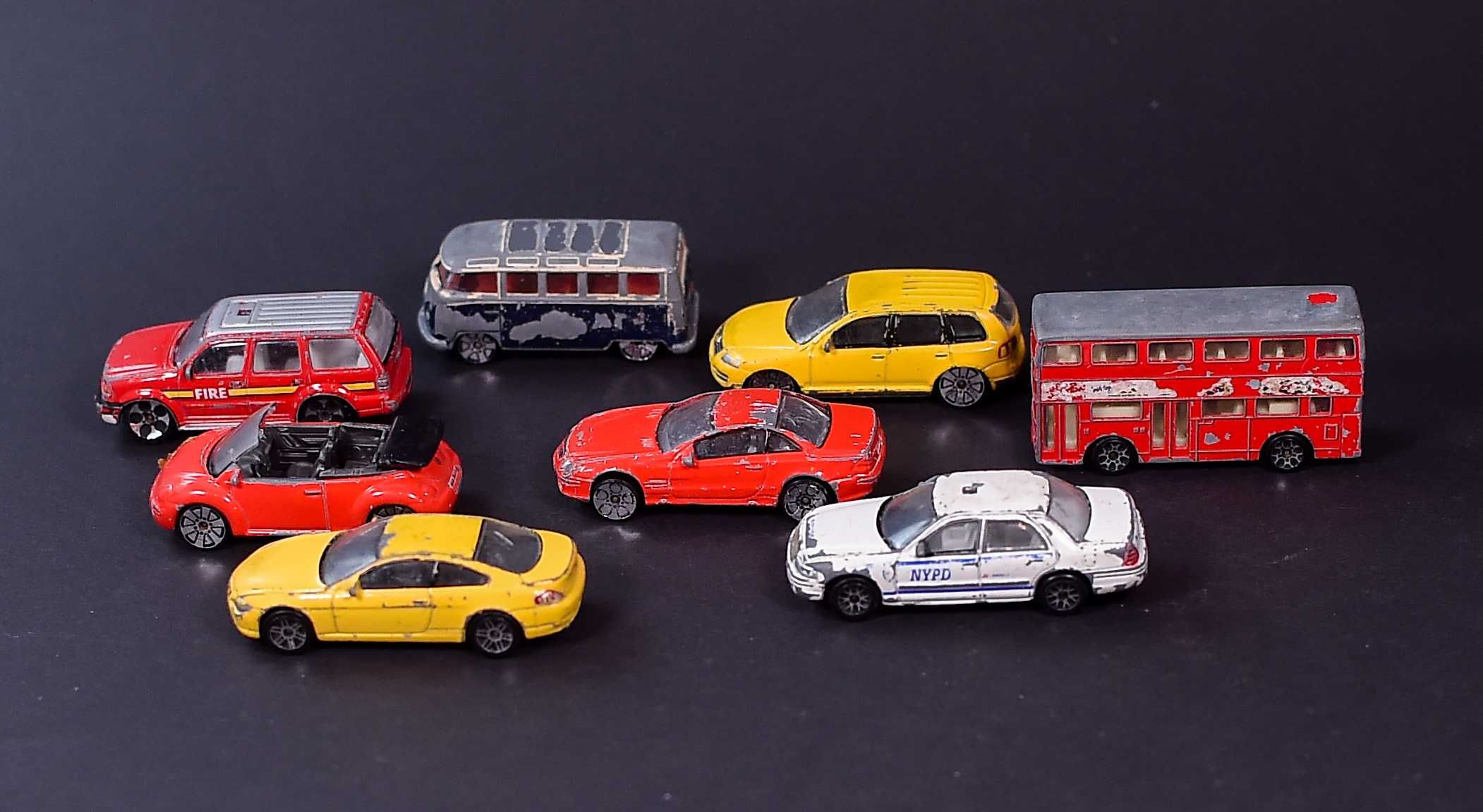 Samochodziki # 8 sztuk (Realtoy)