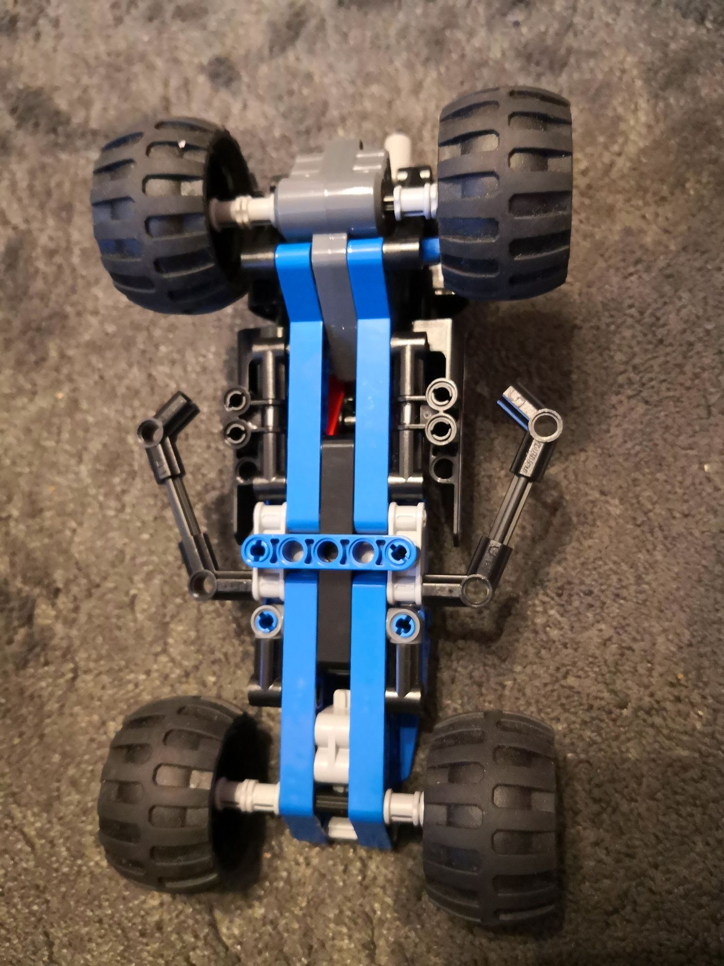 Wyścigówka lego technic z napędem pull and back 42010