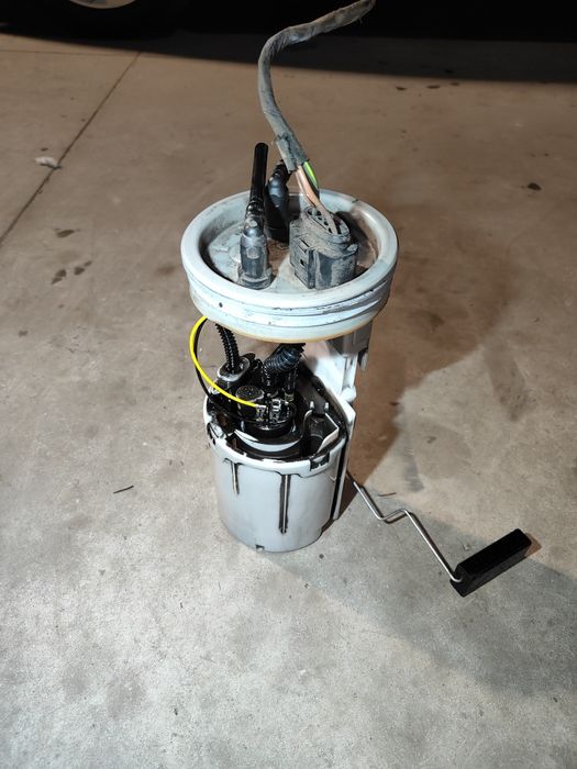 Audi A6 C5 1.9 TDI 130 KM pompka paliwa 4B0.919.050D i inne