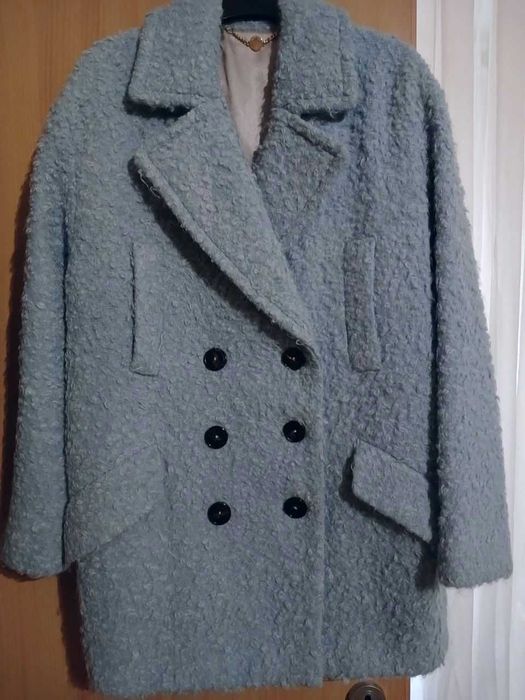 Полупальто Marc Cain небесно-голубого цвета. Размер S-M.