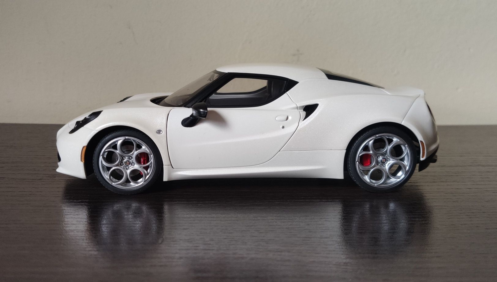 Alfa Romeo 4 C 2014 r 1:18 Auto Art