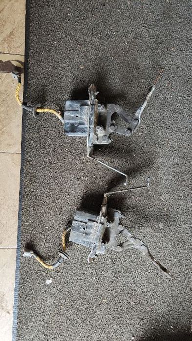 NABÓJ ZAWIAS MASKI LEWY lub PRAWY KIA SORENTO II