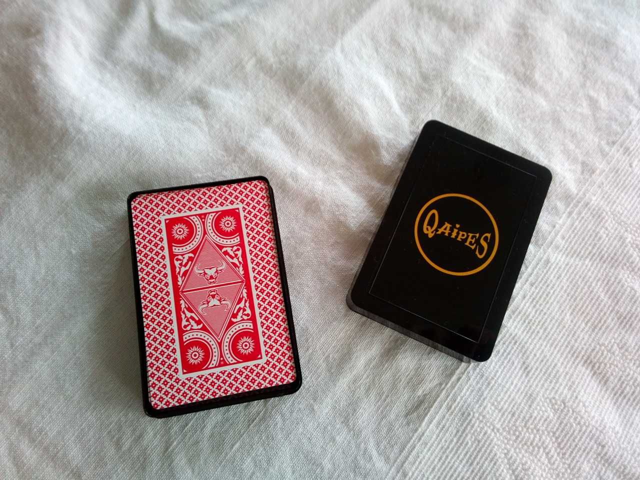 Baralho de cartas espanholas de plástico com estojo, NOVO!