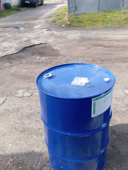 Металеві бочка чудовому стані,з під  моторного масла.