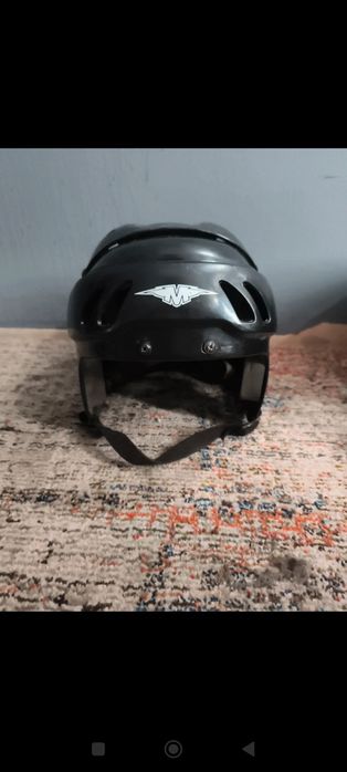 Kask do hokeja na Lodzie Mission