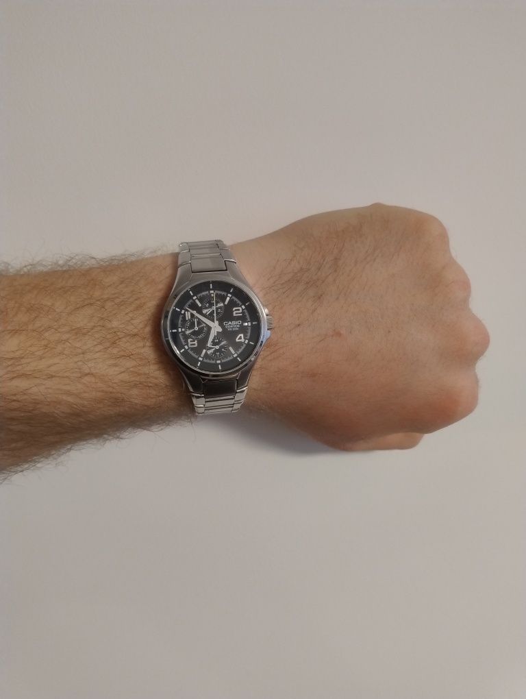 Zegarek Casio EDIFICE EF-316D -1AVEG