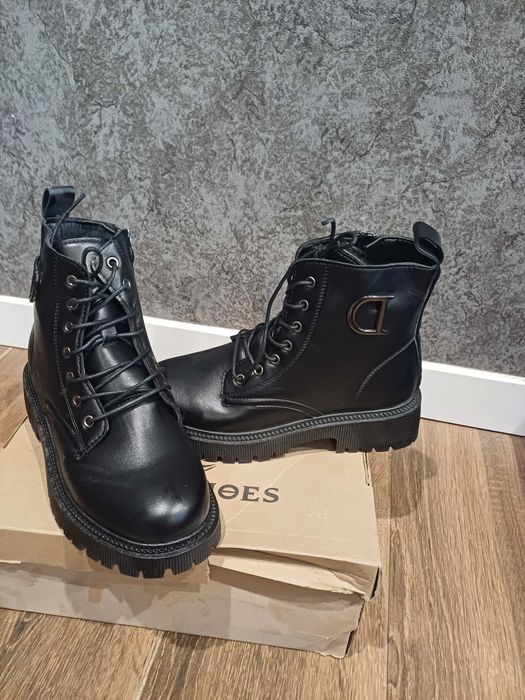 Продаю черевики жіночі