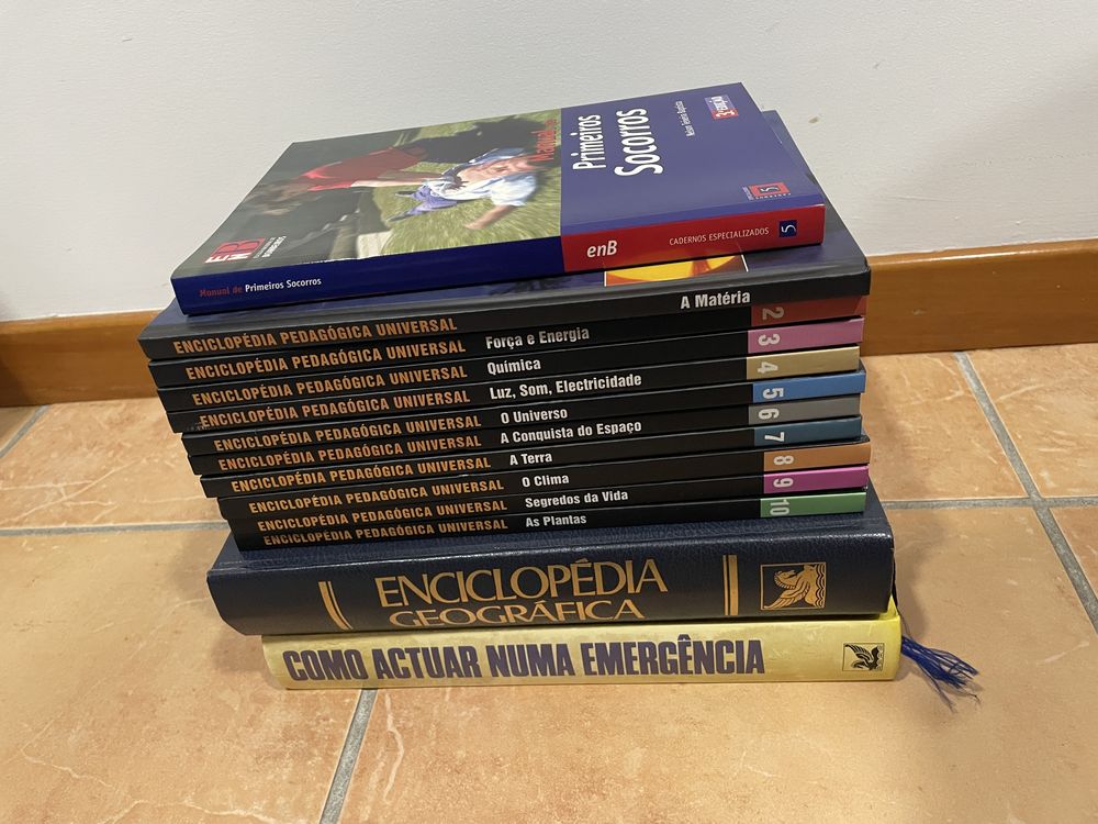 Dou  a 0€ Varias enciclopedias/ dicionarios/ DVDs