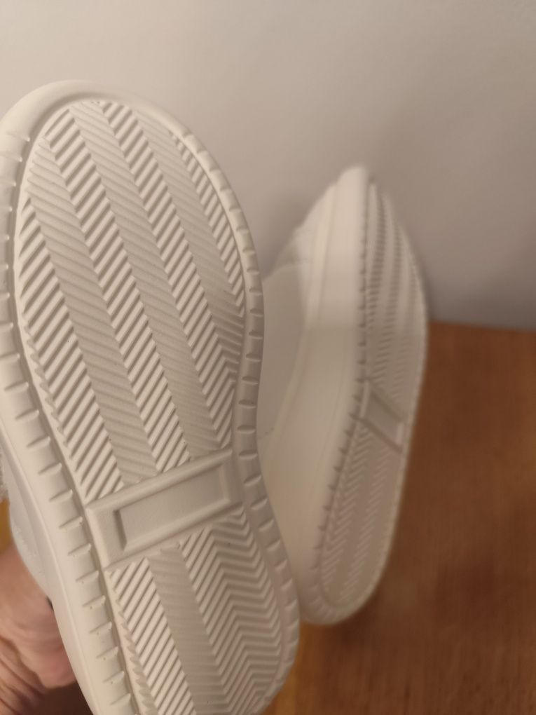 Nowe buty chłopięce next r. 24 na codzień i od święta