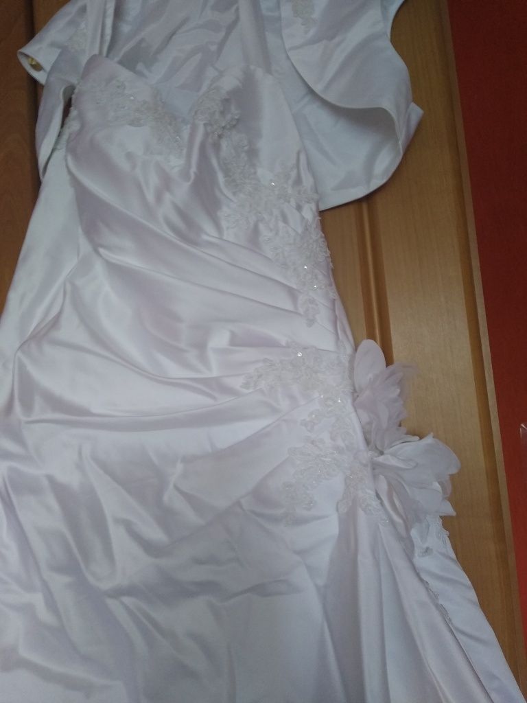 Suknia    ślubna