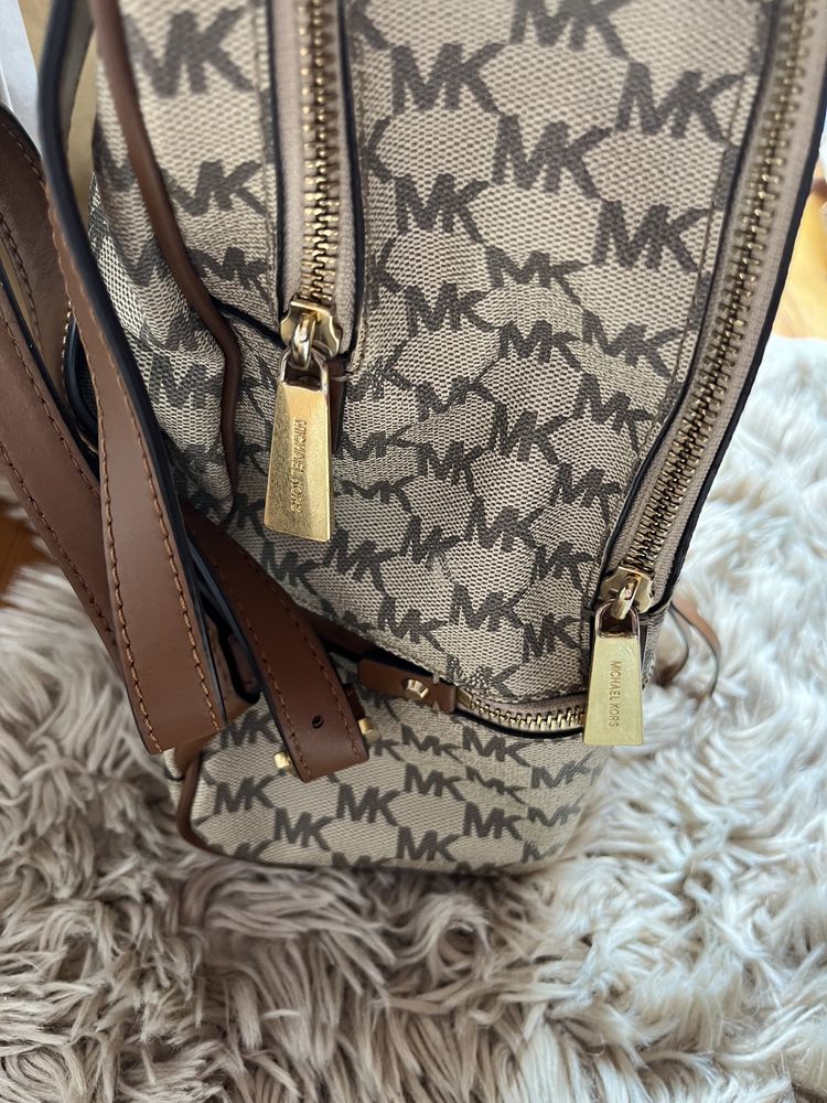 Michael Kors plecaczek rhea plecak beżowy większy monogram logowany