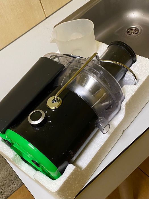 Sokowirówka z dużym otworem na owoce