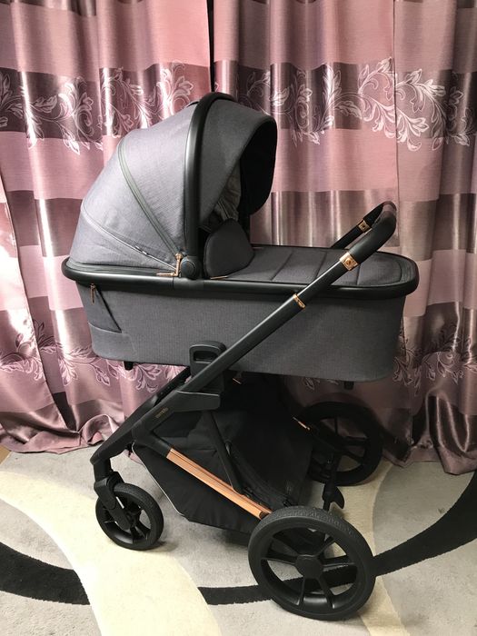 Продам детскую коляску Carrello 3в1