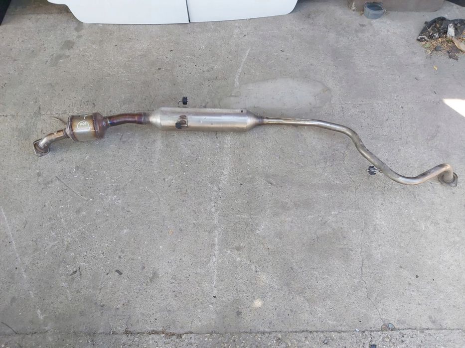 Toyota Yaris IV Cross 1,5 tłumik środkowy katalizator A65