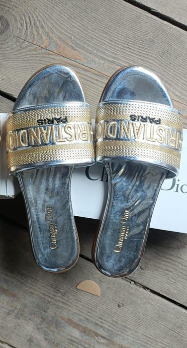 Wyprzedaż damskie klapki dior srebrne 40 lub 41