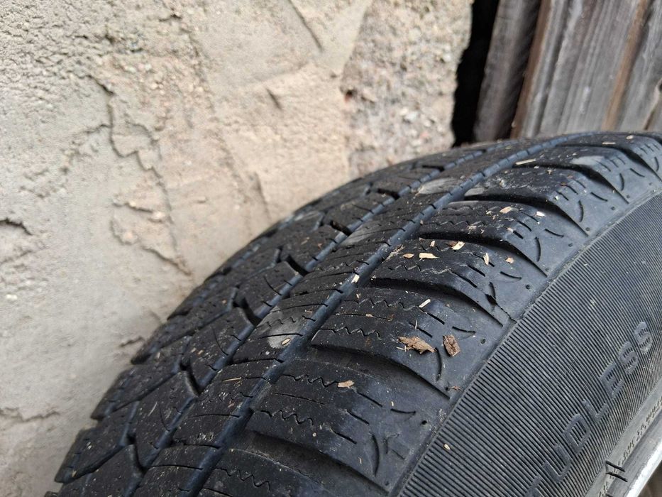 Komplet alufelg 14" VW wraz z oponami, wielosezonowe M+S 175/65 R14