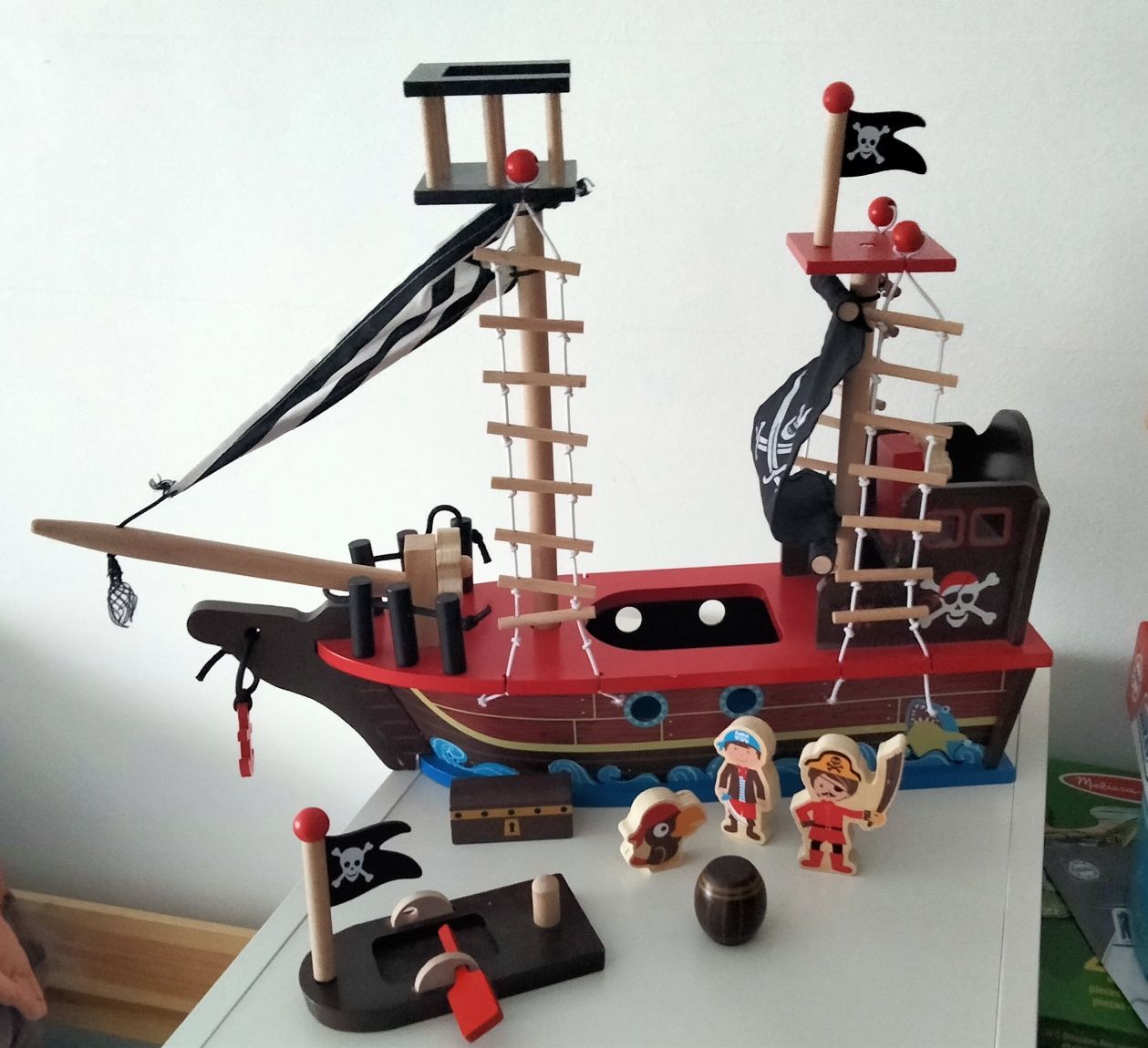 Barco de madeira infantil