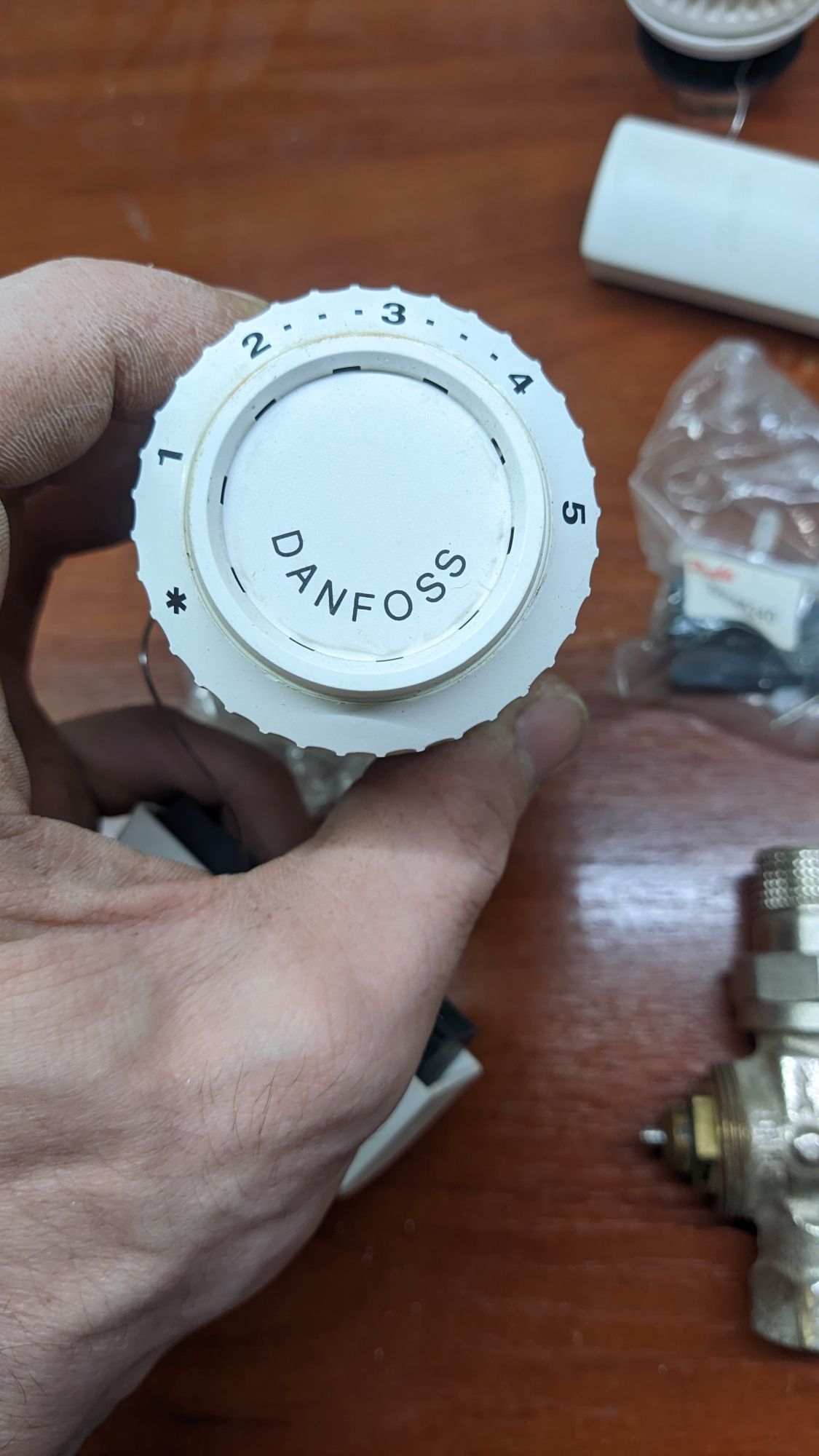Термоголовки + крани Danfoss 1/2 дюйми на радіатор батарею