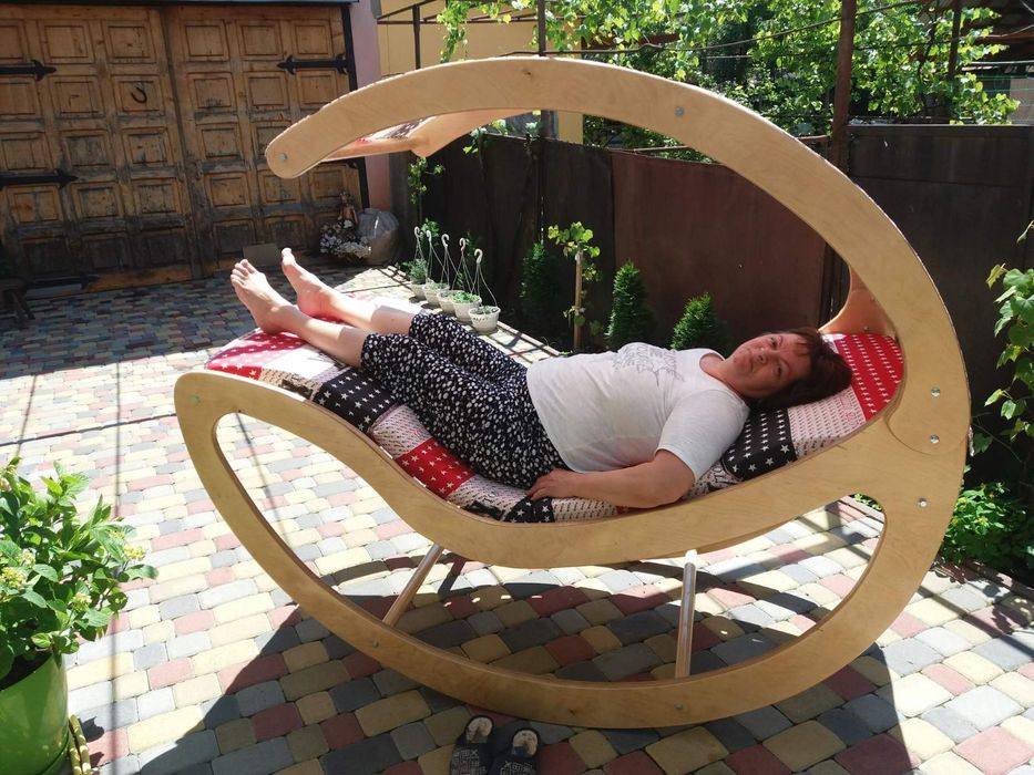 Продам Шезлонг качалка-лежанка.