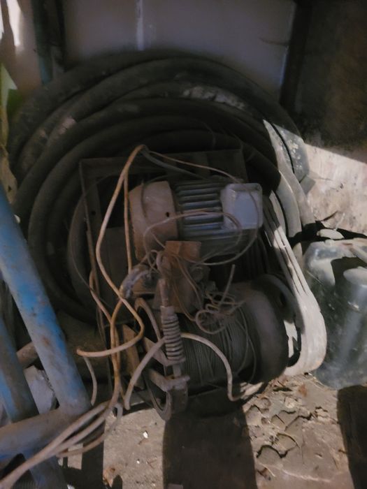 Кран,подьемник в проем