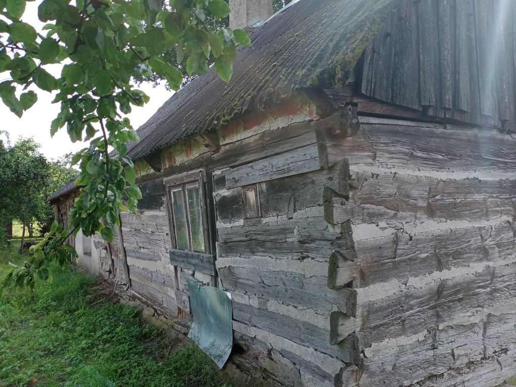 Sprzedam drewniany 200 letni dom przeznaczony do rozbiórki.