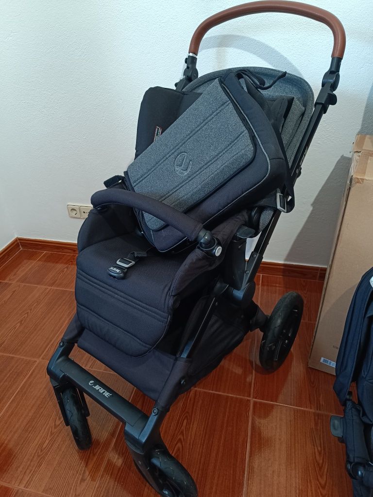 Carrinho Jané Muum + ovo + isofix + extras