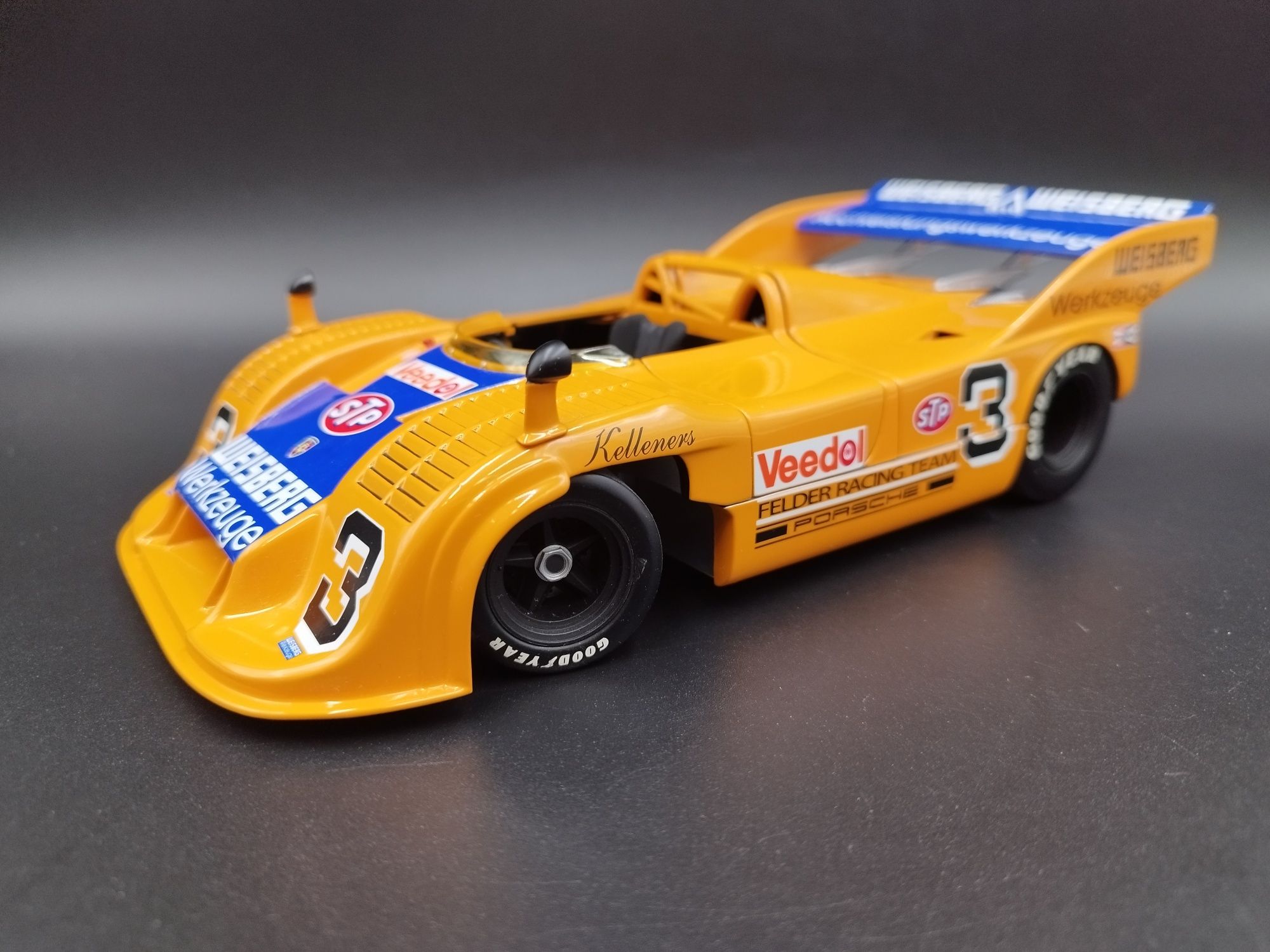 1:18 Minichamps 1973 Porsche 917/20 TC model limit 240 sztuk

FELDER-R