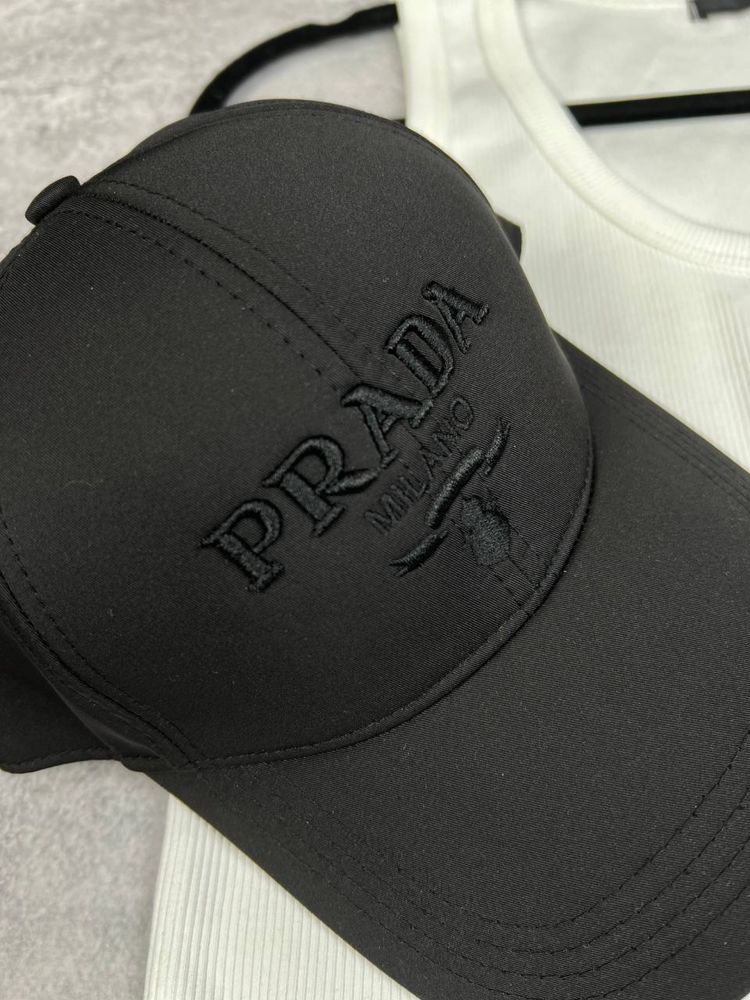 Джинси prada вільного крою