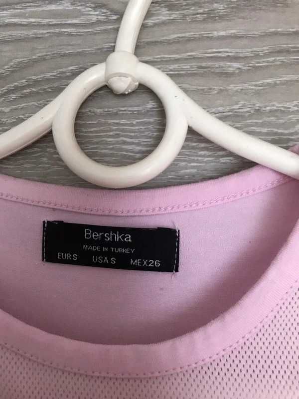 Różowa bluzka bershka crop top S