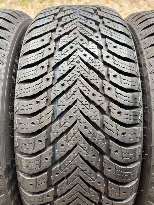 Резина зимова 235 55 r18 nokian
