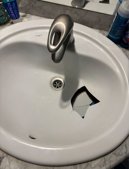 Мармурова столешня+акриловий карніз  під умивальник Іспанія SANGRA