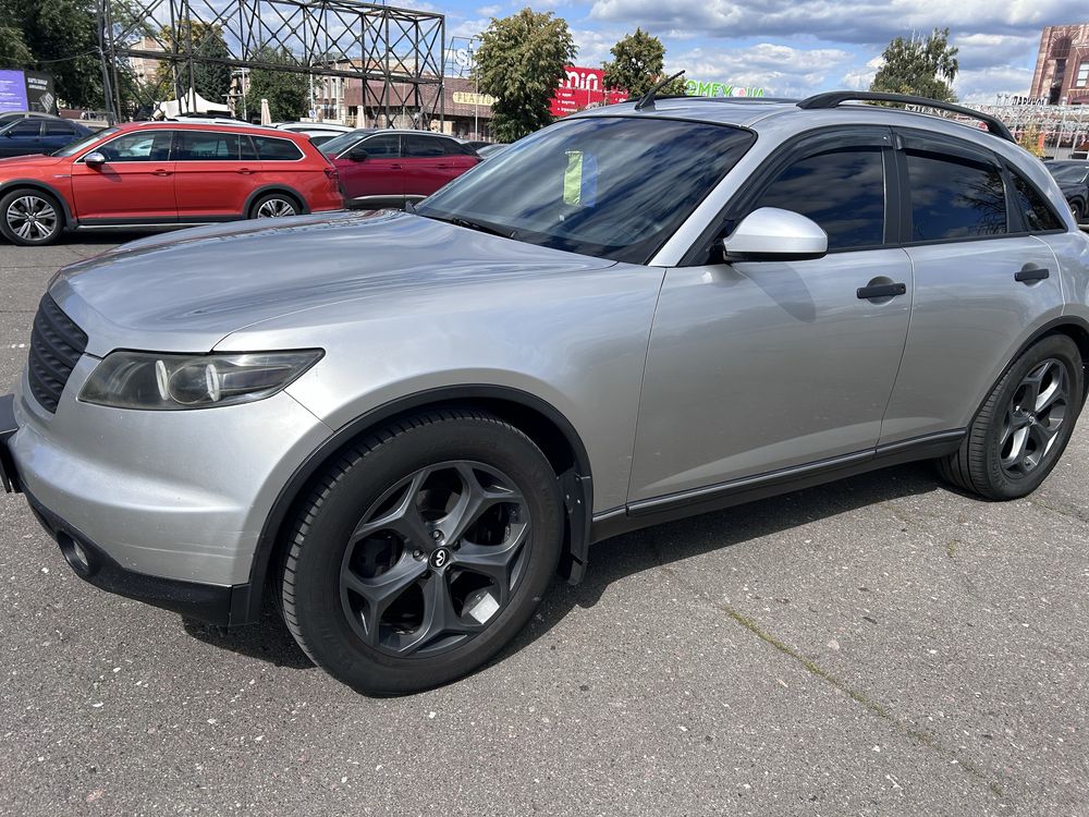 Infiniti FX45 V8