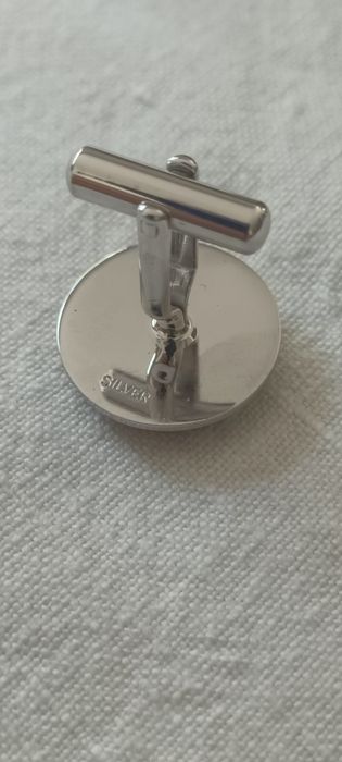 Botões de punho prata. Design Exclusivo.