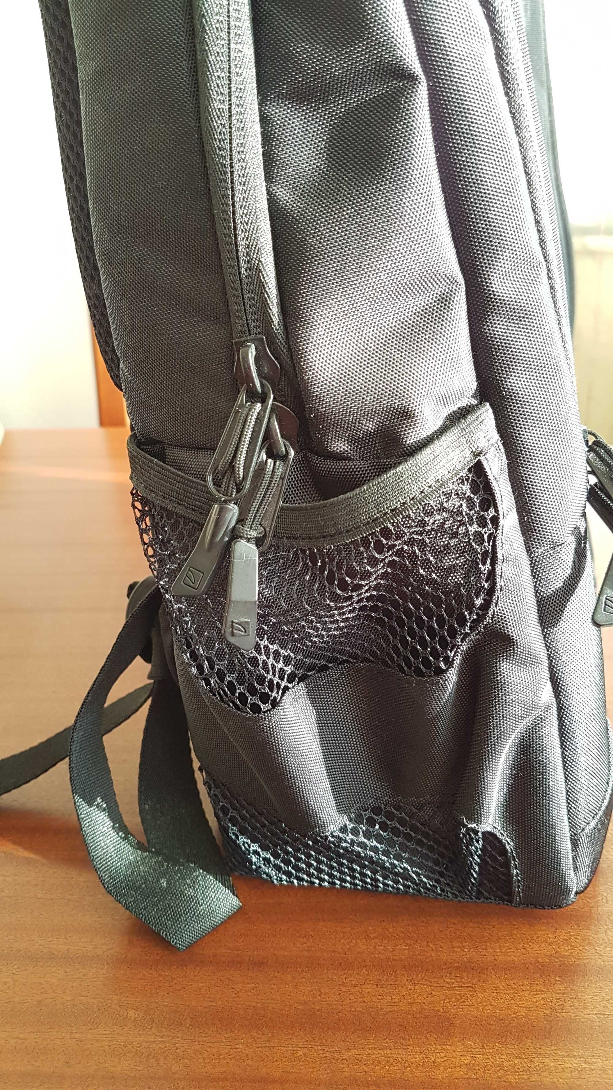 Mochila Tucano Preta 17''