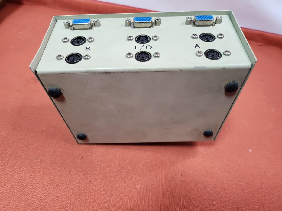 przełącznik do transferu danych (Data Transfer Switch).