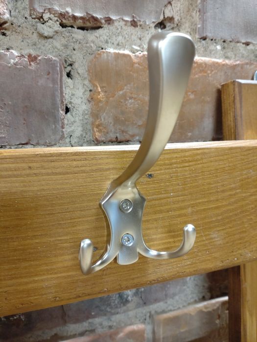 Wieszak ścienny drewniany na ścianę z drewna handmade