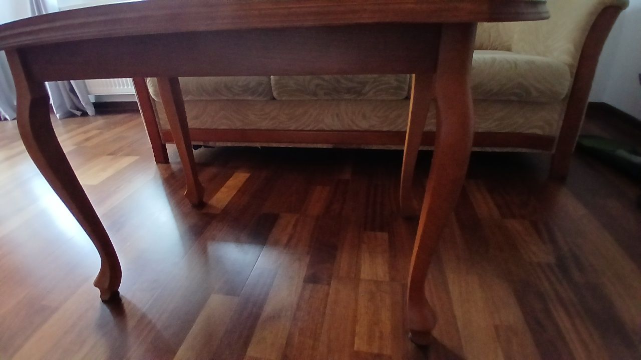 Komplet wypoczynkowy, sofa rozkładana, dwa fotele, stół.